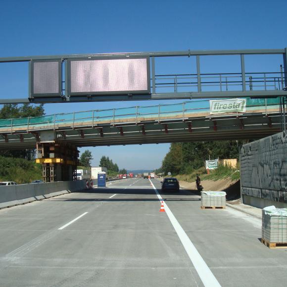 Modernization D1 – section 15 – Portal of trafic signs